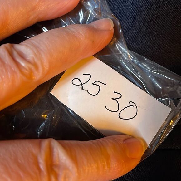 Gap size 8 NWT cropped skinny ankle mid rise stretch. - Picture 10 of 10